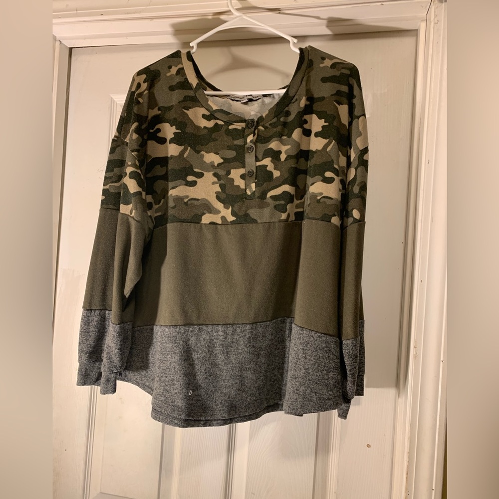 Plus size camo top gently used